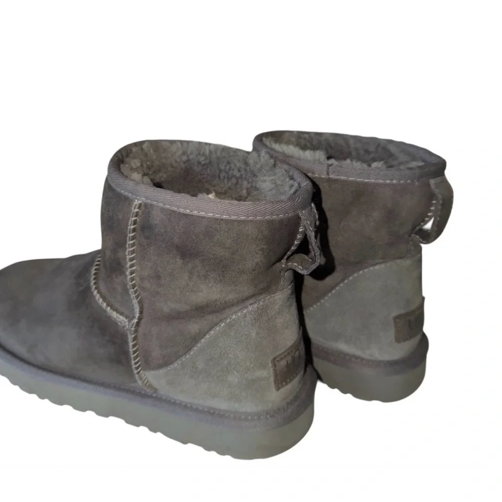 UGG Gray Classic Mini II Shearling Lined Ankle Boots Sz 9 Warm Snow Winter